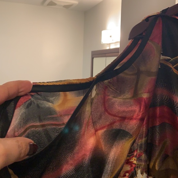 Beautiful blouse silky feeling size medium bell sleeves - Picture 2 of 2